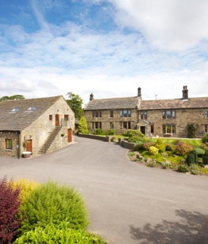 Lovely one-storey and two-storey stone cottages set in beautiful grounds.
